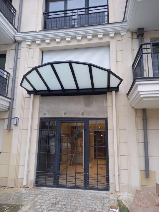 PORTE DE HALL VITRÉE AVEC AUVENT
