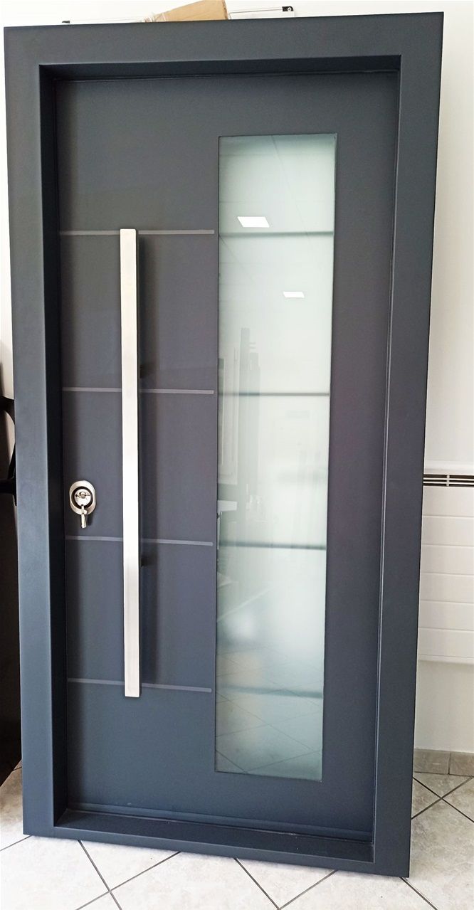 TRÈS BELLE PORTE VISIBLE AU SHOW ROOM